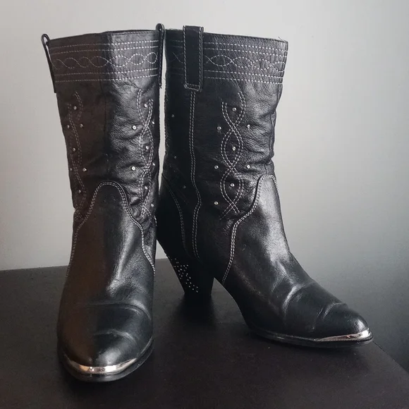 Dingo Rhinestone Low Rise Cowboy Boots - Picture 1 of 14